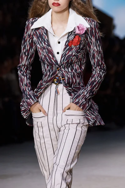 Look 10